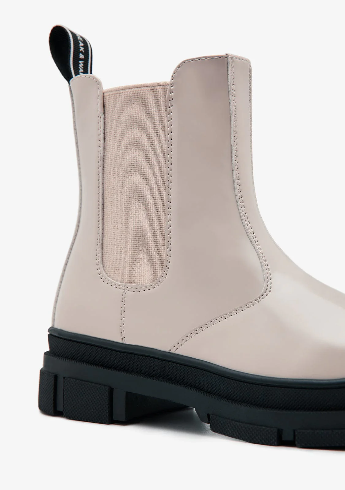 Beige Chelsea Boots B&W - Image 3