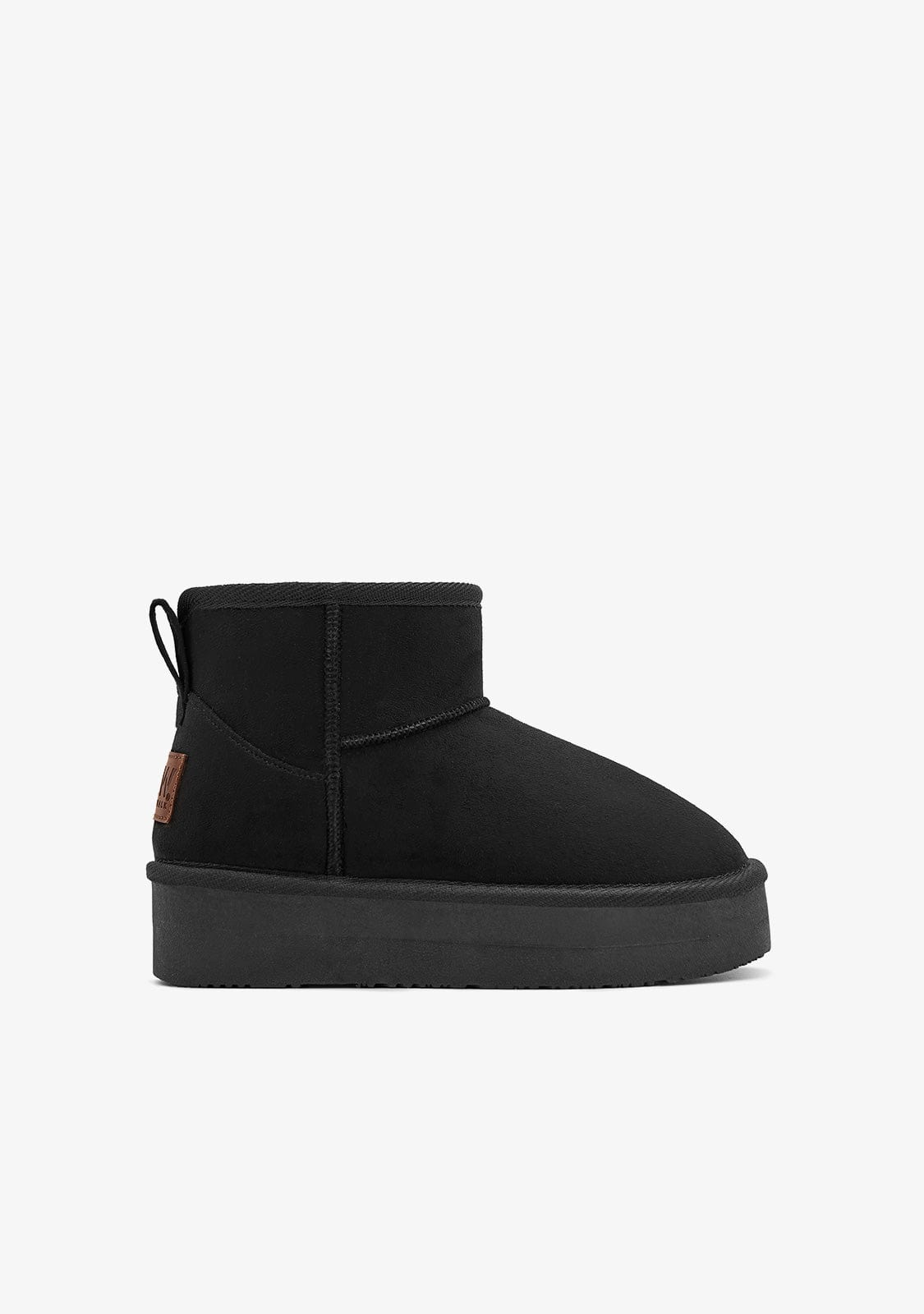 Black Low Australian Boots B&W