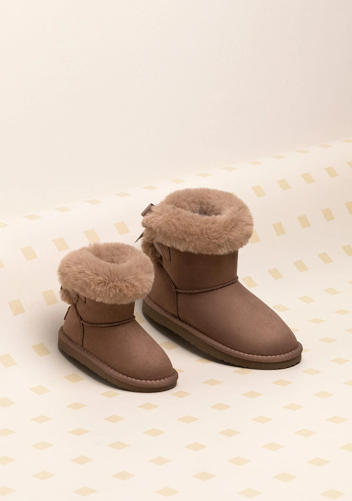 Taupe Bow Fur Australian Boots Water Repellent B&W - Image 5