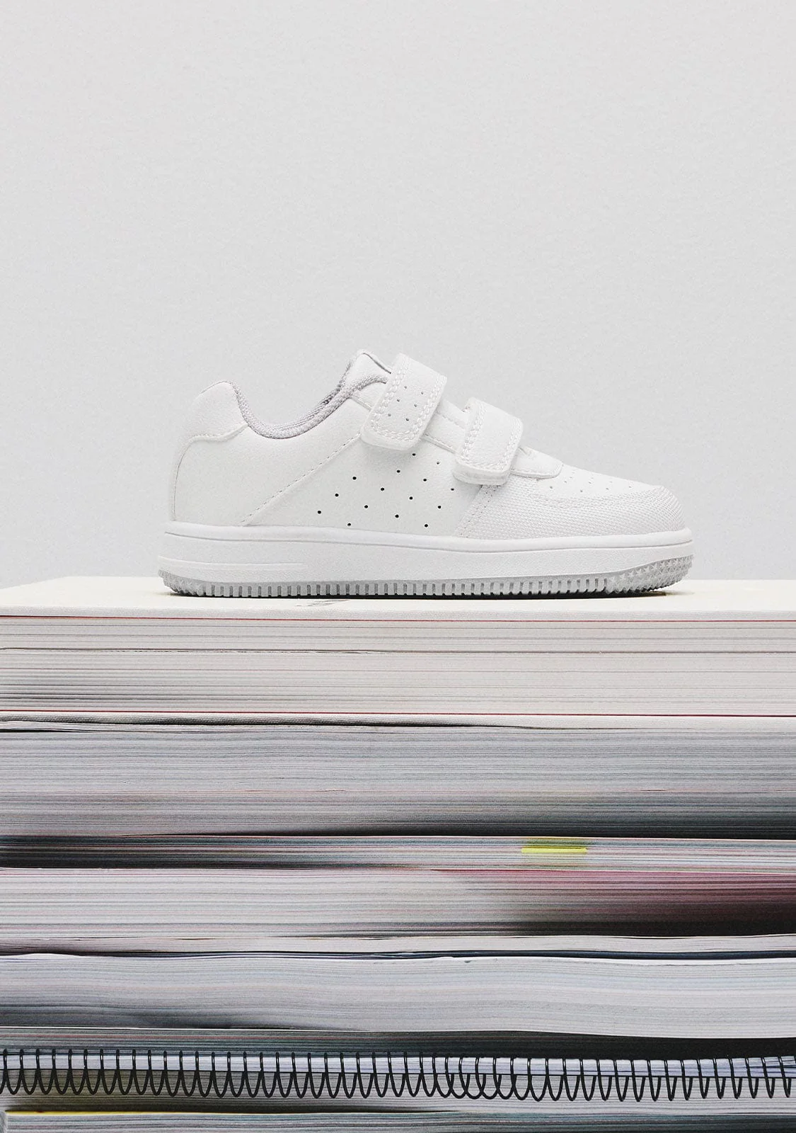 Unisex White / Grey Trainers - Image 6