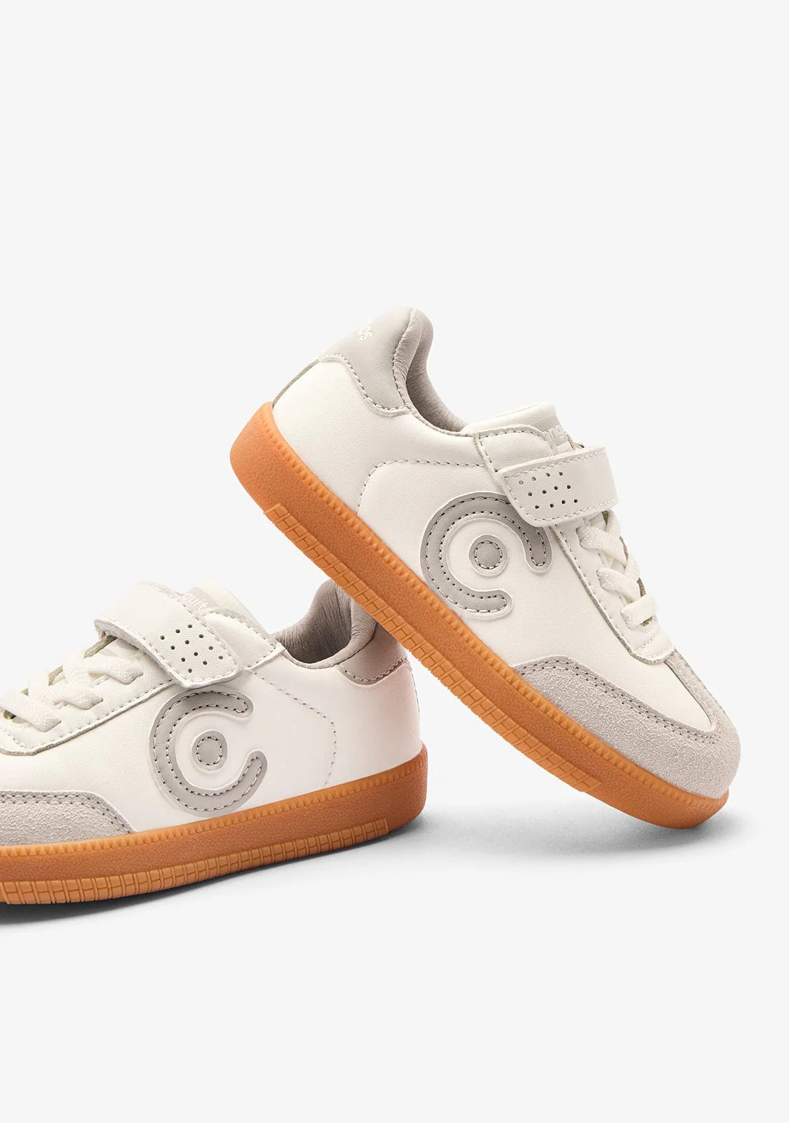 White Logo Casual Sneakers - Image 3