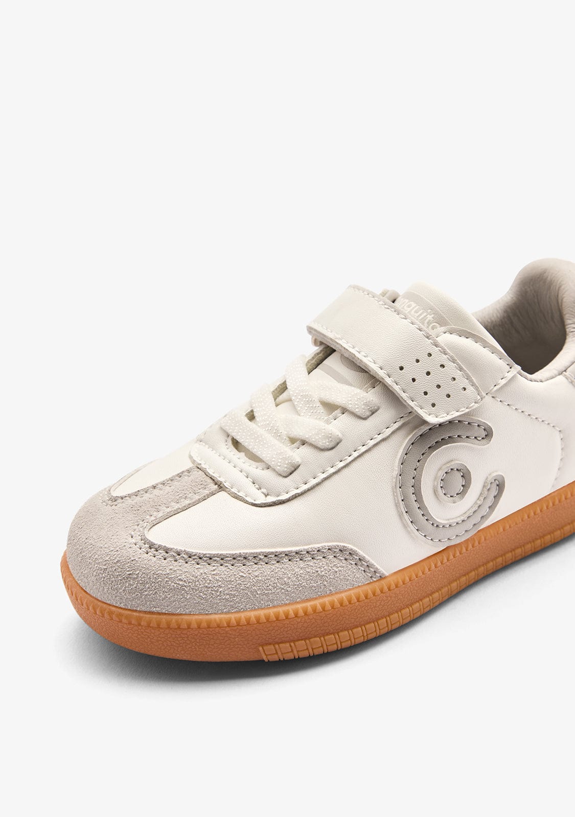 White Logo Casual Sneakers - Image 4